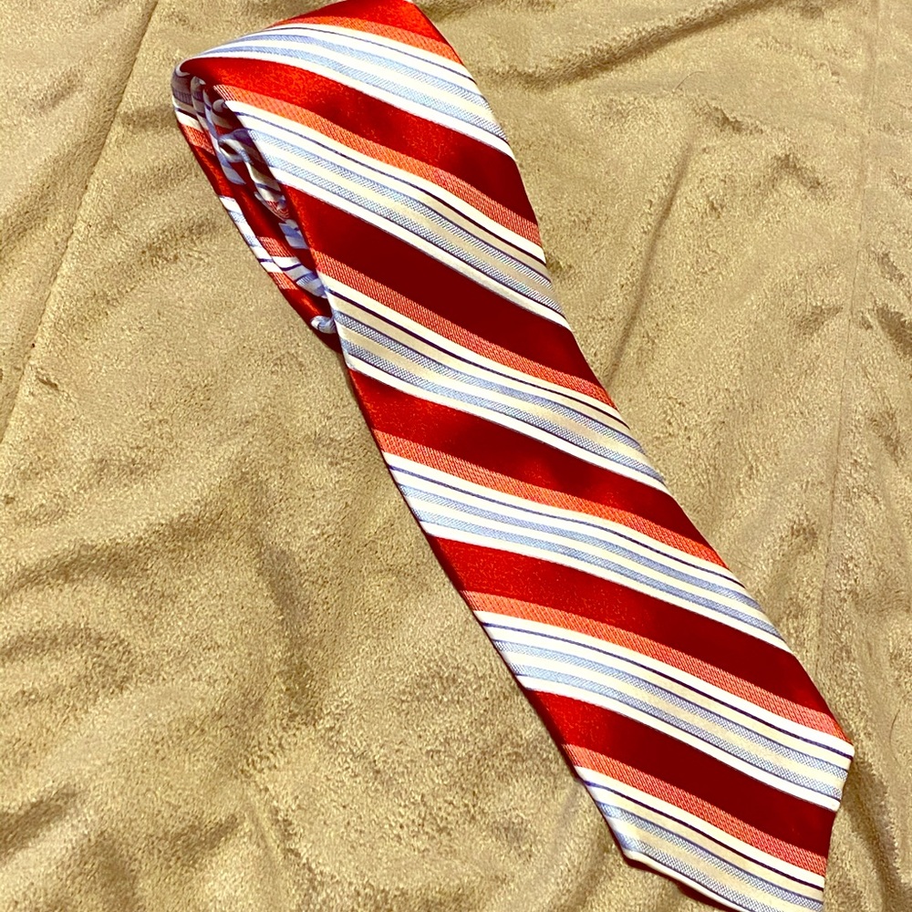 Patterned tie